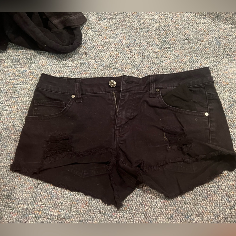 Empyre shorts 3
